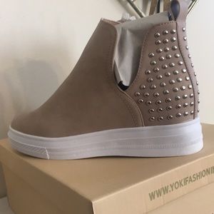 BNWT Cute bootie with studs!!